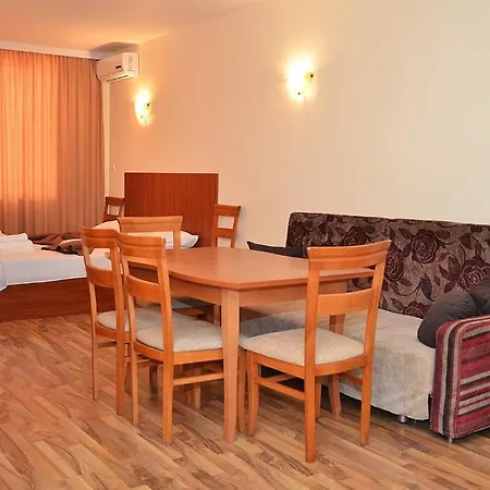 Ivtour In Yalta Complex Apartman *